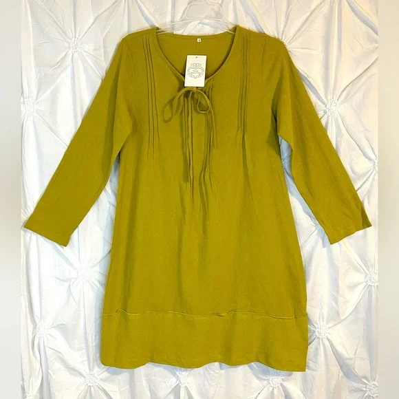 green emerald velvet dress 3/4T Old Navy Green Eyelet Boho Collared Long Sleeve Shift Dress – Young  Ones Kids Resale Store main image 0